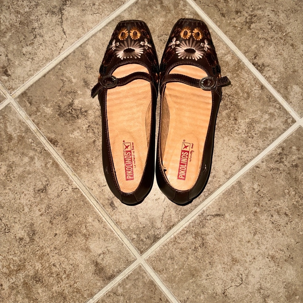 Pikolinos Dark Brown Floral Flats